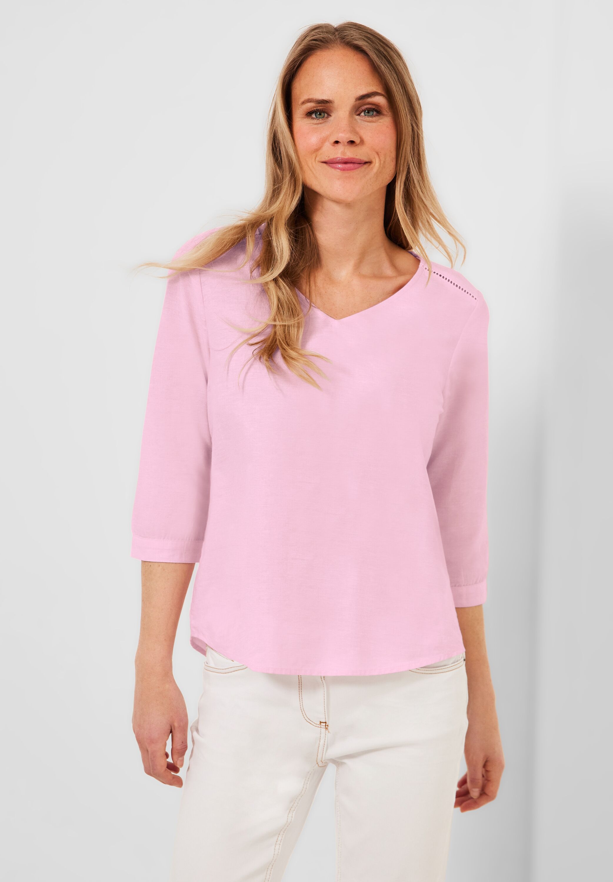 Chambrée V-Neck Bluse