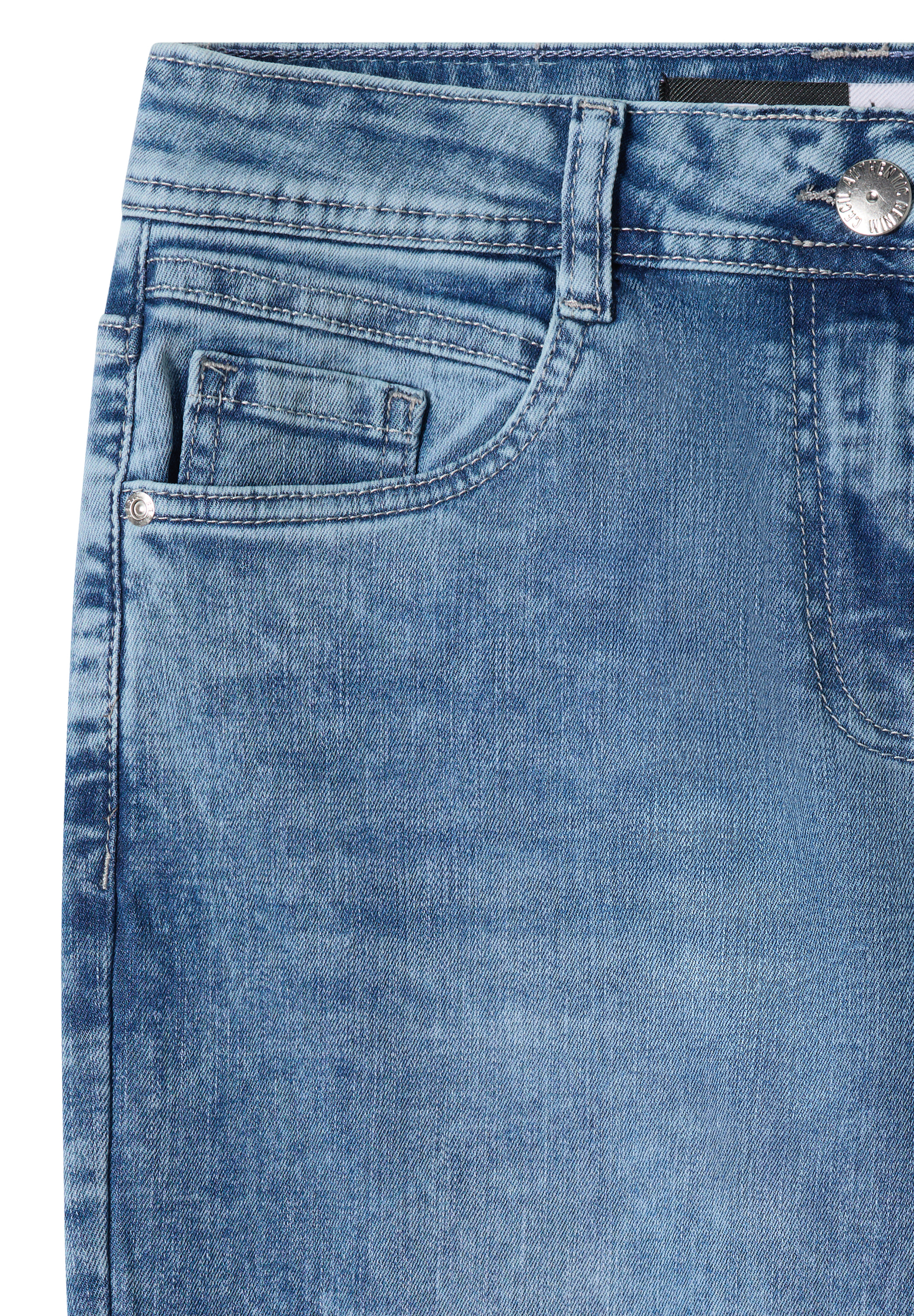 Straight Leg Jeans mit frasigem Saum