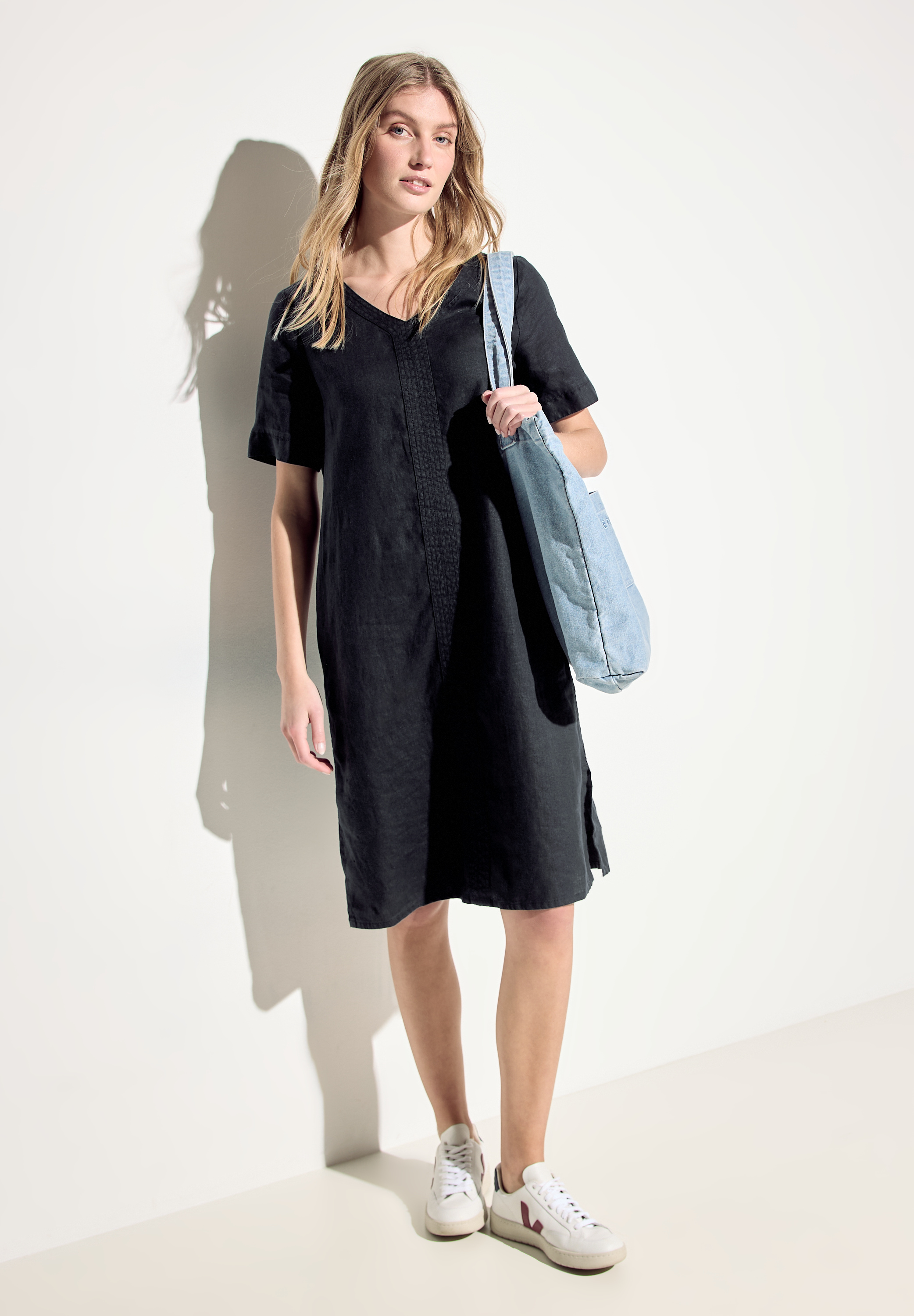 V-Neck Leinenkleid