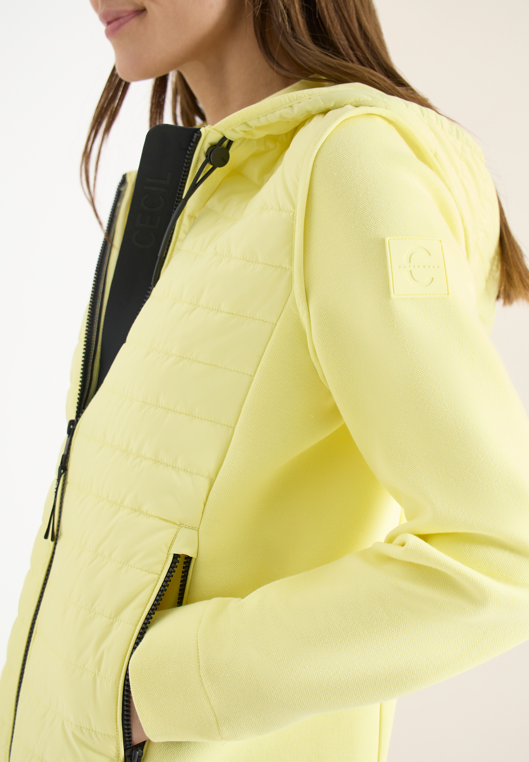 Jacke mit Strukturmix und Kapuze