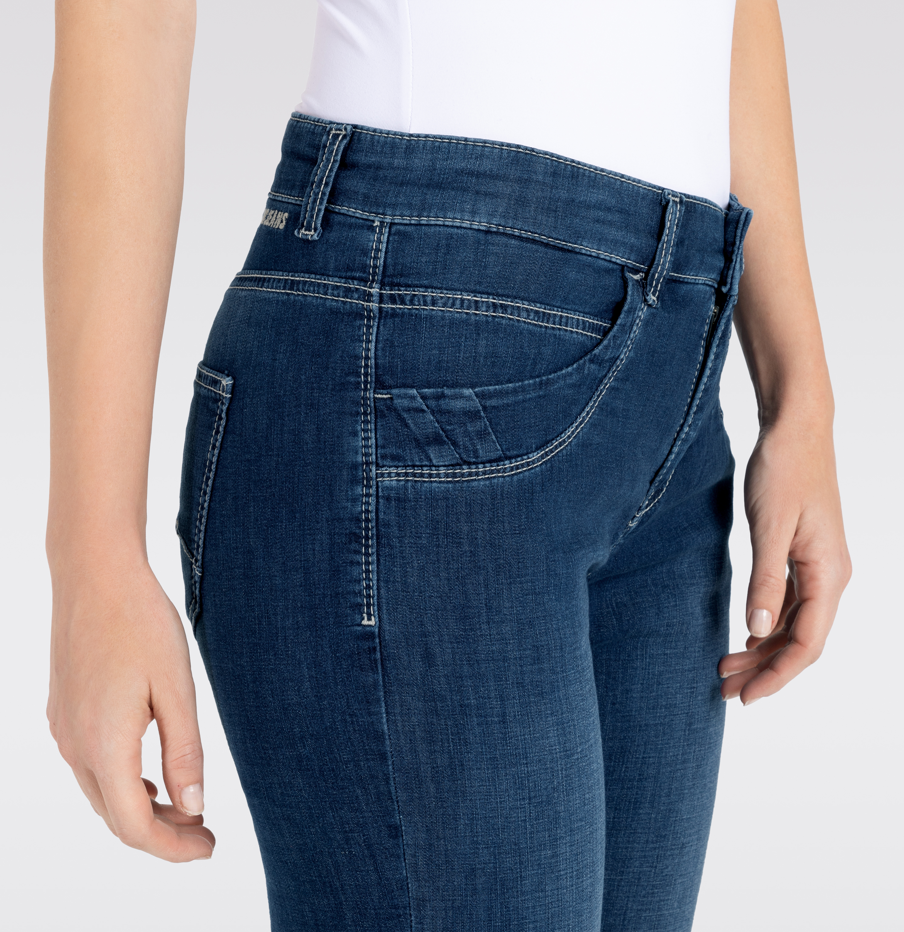MAC JEANS - CAPRI, Super light denim