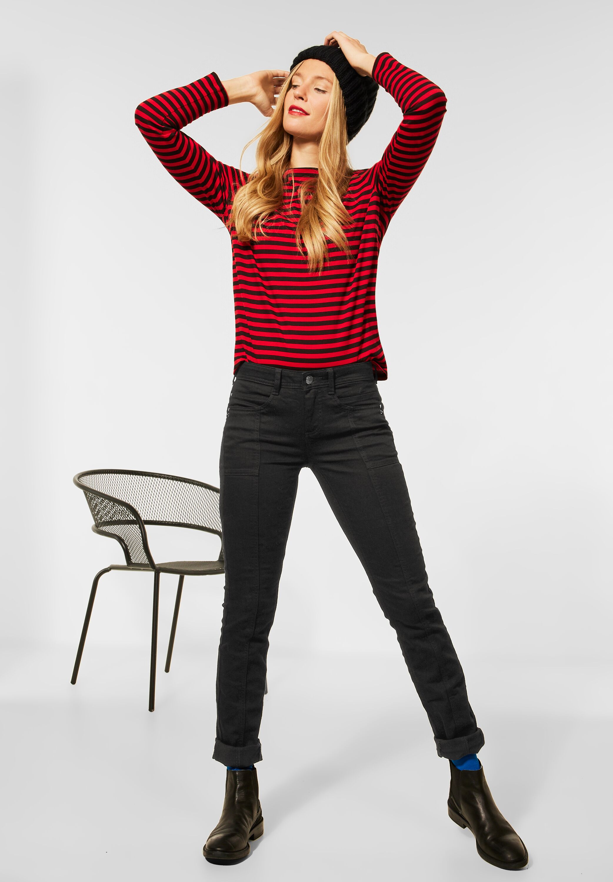 Casual Fit Denim in black