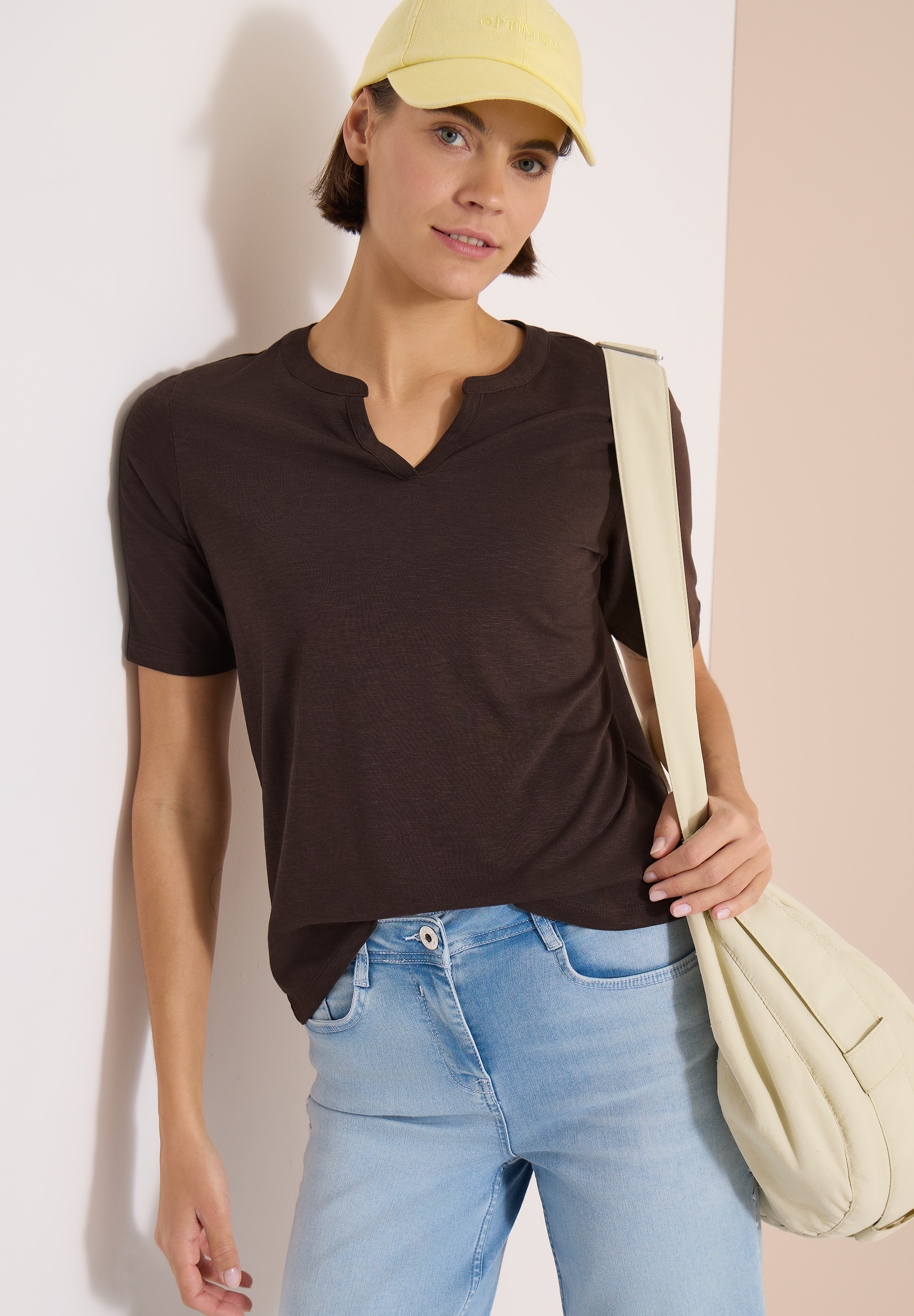 T-Shirt mit Split Neck in Unifarbe