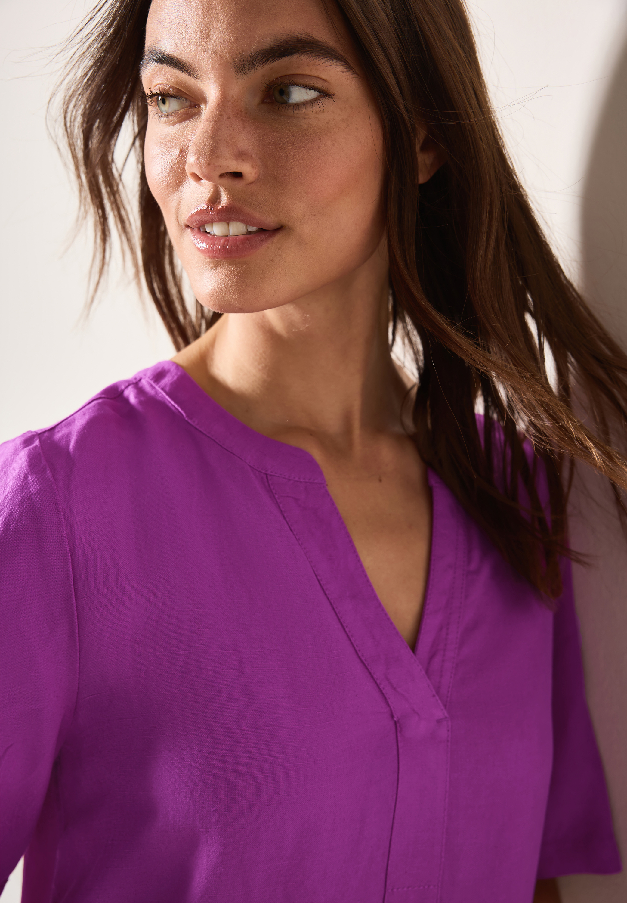 Split Neck Kleid