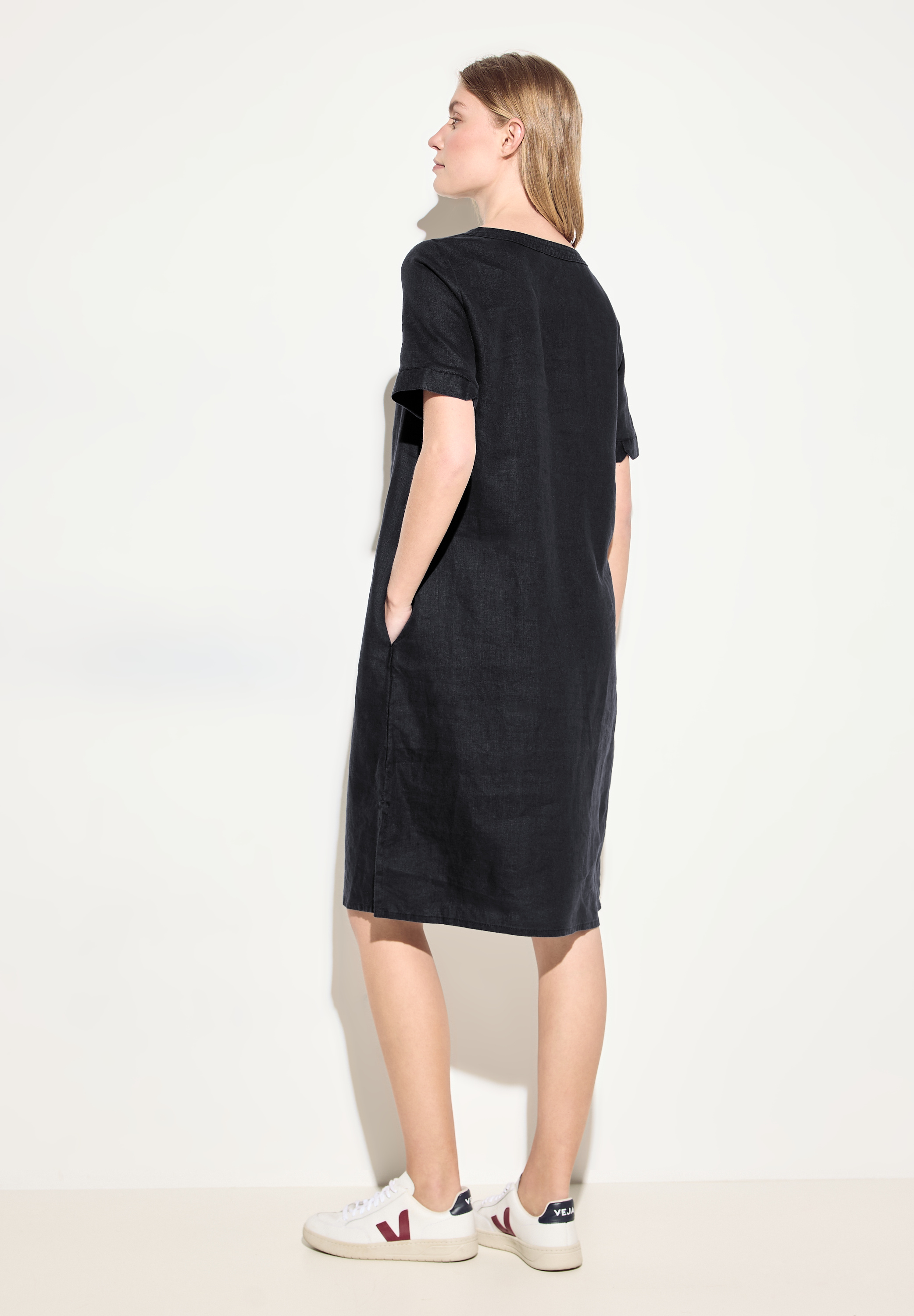 V-Neck Leinenkleid