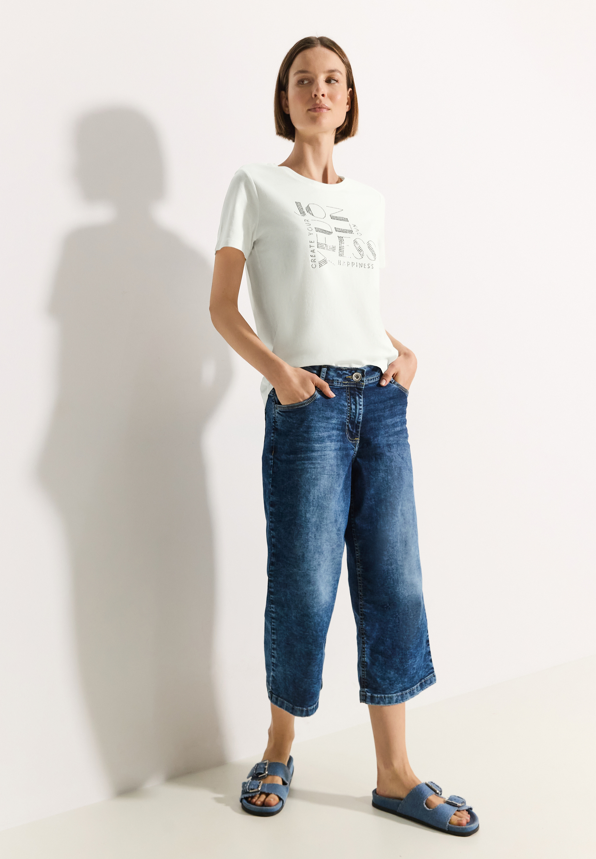 T-Shirt mit Steinchendeko